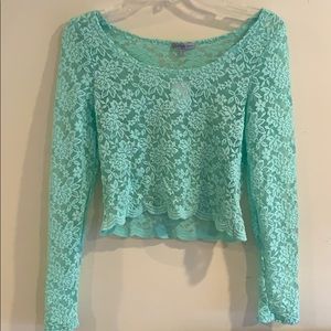 Lace long sleeved crop top